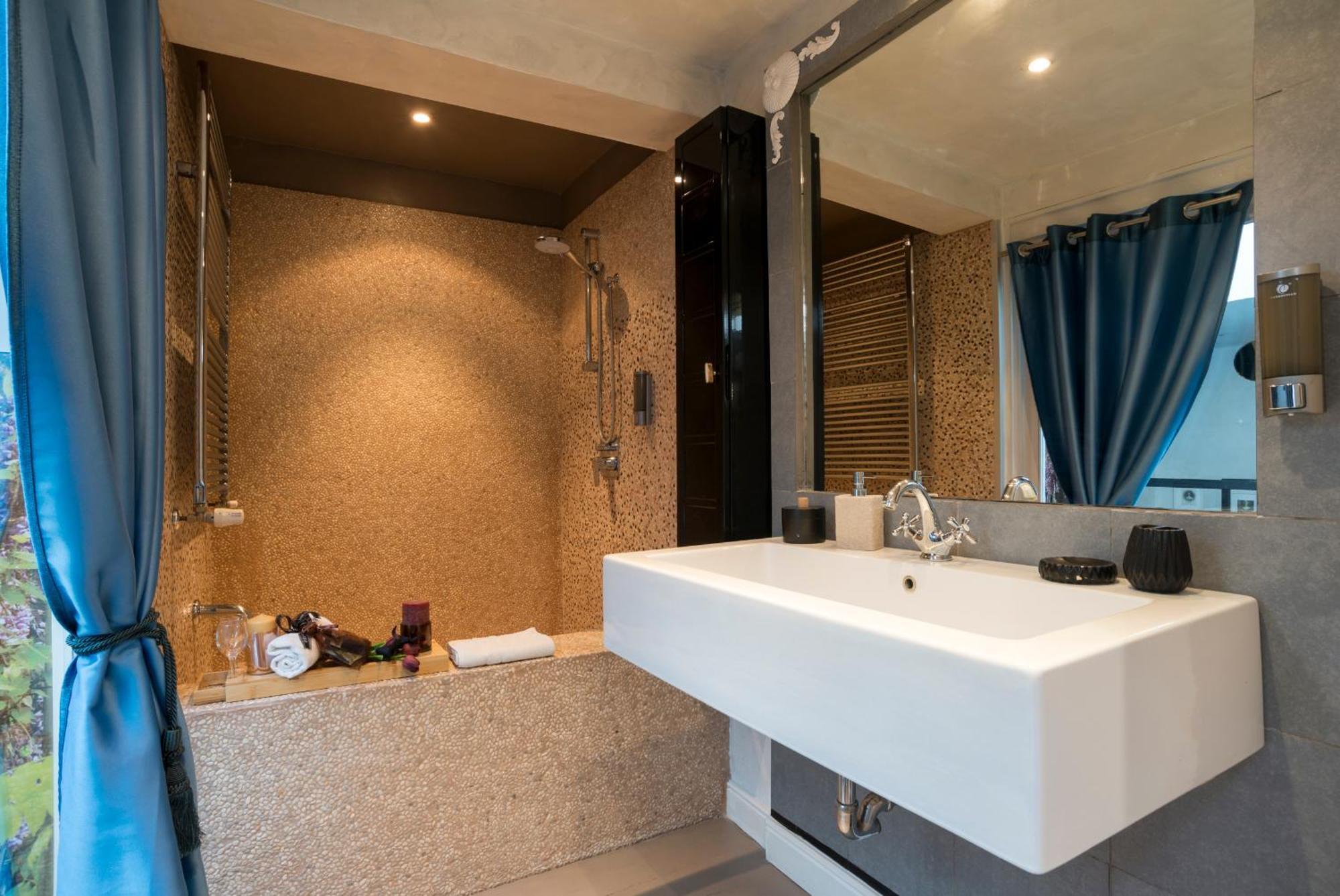 Luxury Piazza Di Spagna Escape With Terrace And Private Appartamento Roma